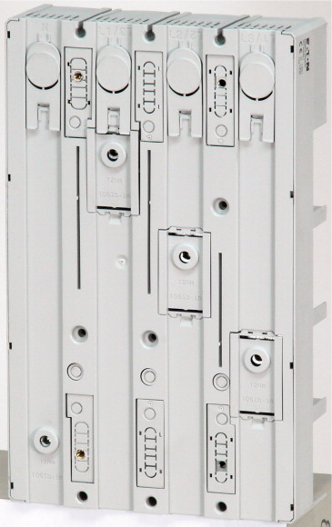 ADAPTER DO WYŁĄCZNIKA MOCY NA MOST SZYNOWY 4BIEGUNOWY NZM3-4-XAD630 - 138389 - EATON