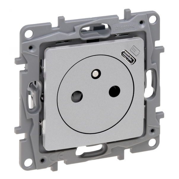 NILOE SELECTION - GNIAZDO 2P+Z PŁASKIE  16 A - 250 V~ + USB TYP C W PLAKIETCE (Z PRZESŁONĄ, ZACISKI AUTOMATYCZNE) ALUMINIUM - 762196 - LEGRAND